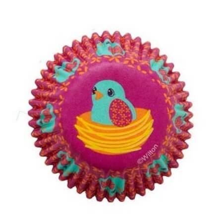 Caissettes à muffins et cupcake de la marque Wilton avec un motif oiseau dans son nid