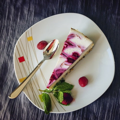 Un cheesecake fraise pistache très original avec des saveurs qui se marient particulièrement bien !