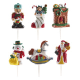 Six figurines décoratives de Noël pour bûche et gâteau : Père Noël, bonhomme de neige, casse-noisette, cheminée, chaussette et cheval à bascule.