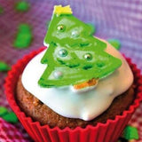 Cupcake avec un cookie sapin réalisé à l'emporte pièce wilton
