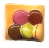 fève en porcelaine macarons